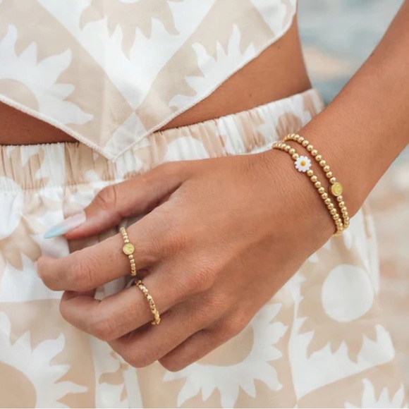 PURA VIDA Golden Hour Daisy Bracelet - Picture 1 of 5